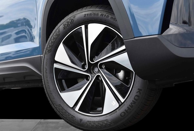 Volkswagen Taos Vehicle Image 03