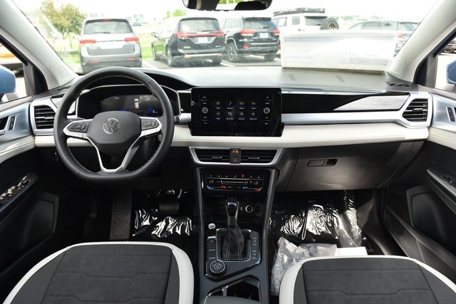 Volkswagen Taos Vehicle Image 07