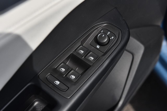 Volkswagen Taos Vehicle Image 08