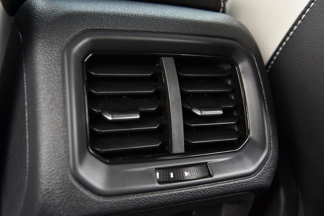 Volkswagen Taos Vehicle Image 23