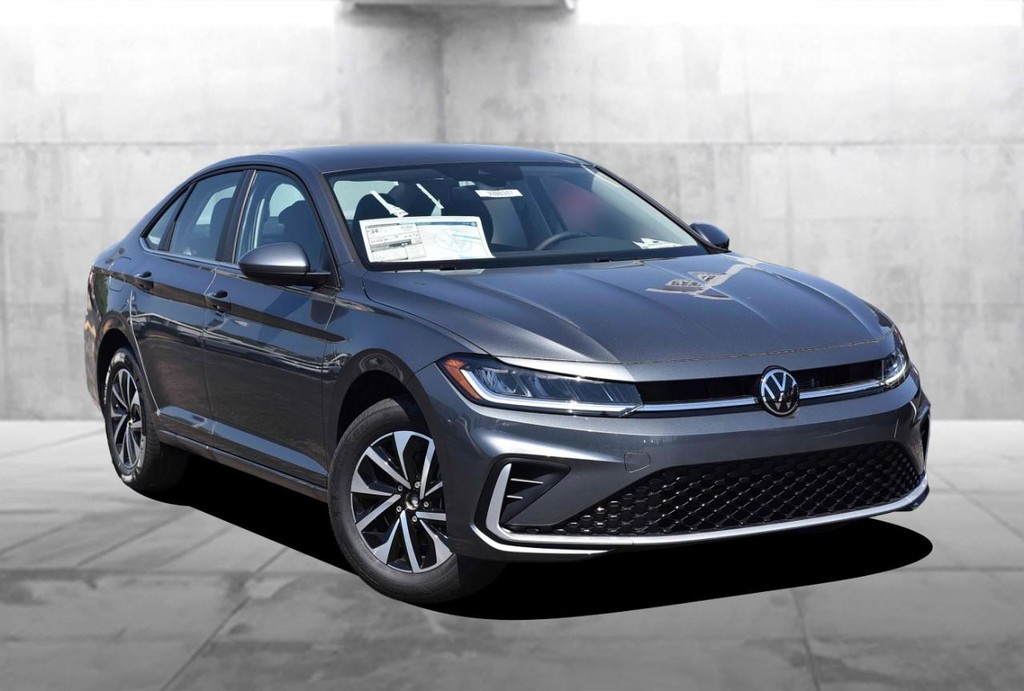 Volkswagen Jetta Vehicle Full-screen Gallery Image 2