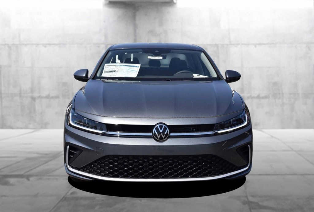 Volkswagen Jetta Vehicle Full-screen Gallery Image 4