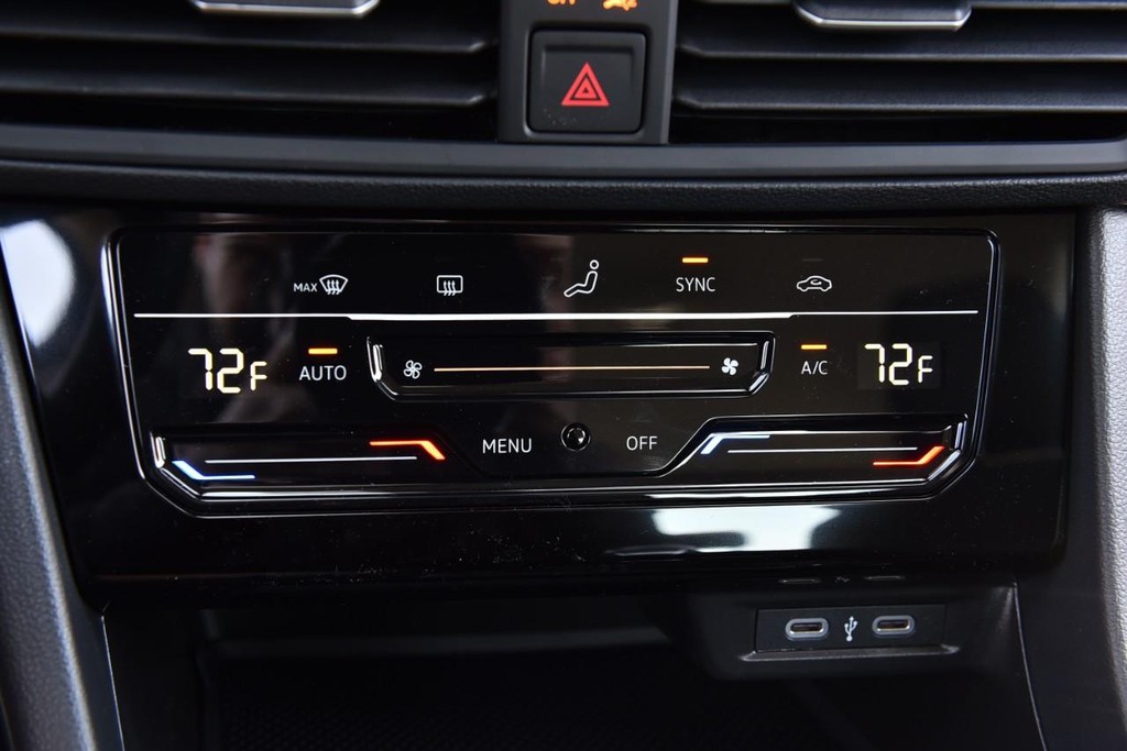 Volkswagen Jetta Vehicle Full-screen Gallery Image 15
