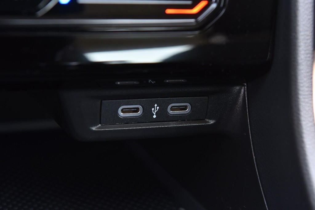 Volkswagen Jetta Vehicle Full-screen Gallery Image 16