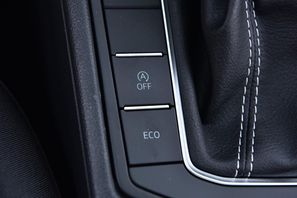 Volkswagen Jetta Vehicle Full-screen Gallery Image 17