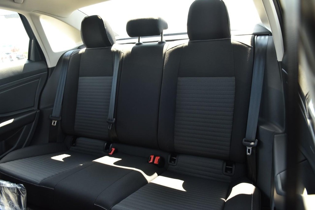 Volkswagen Jetta Vehicle Full-screen Gallery Image 21