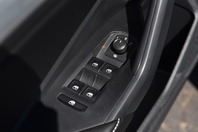 Volkswagen Jetta Vehicle Image 08