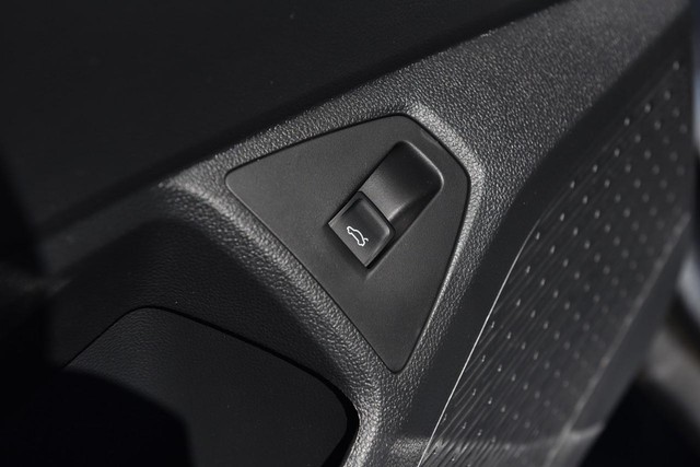 Volkswagen Jetta Vehicle Image 09
