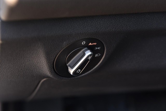 Volkswagen Jetta Vehicle Image 11