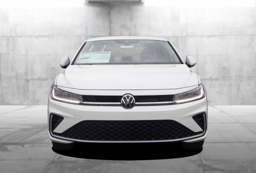 Volkswagen Jetta Vehicle Full-screen Gallery Image 4