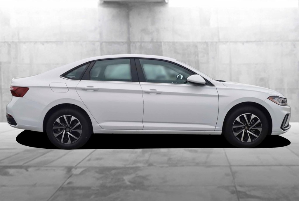 Volkswagen Jetta Vehicle Full-screen Gallery Image 5