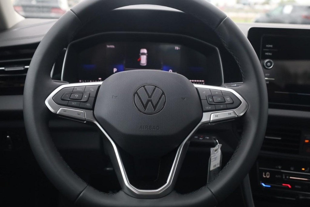 Volkswagen Jetta Vehicle Full-screen Gallery Image 8