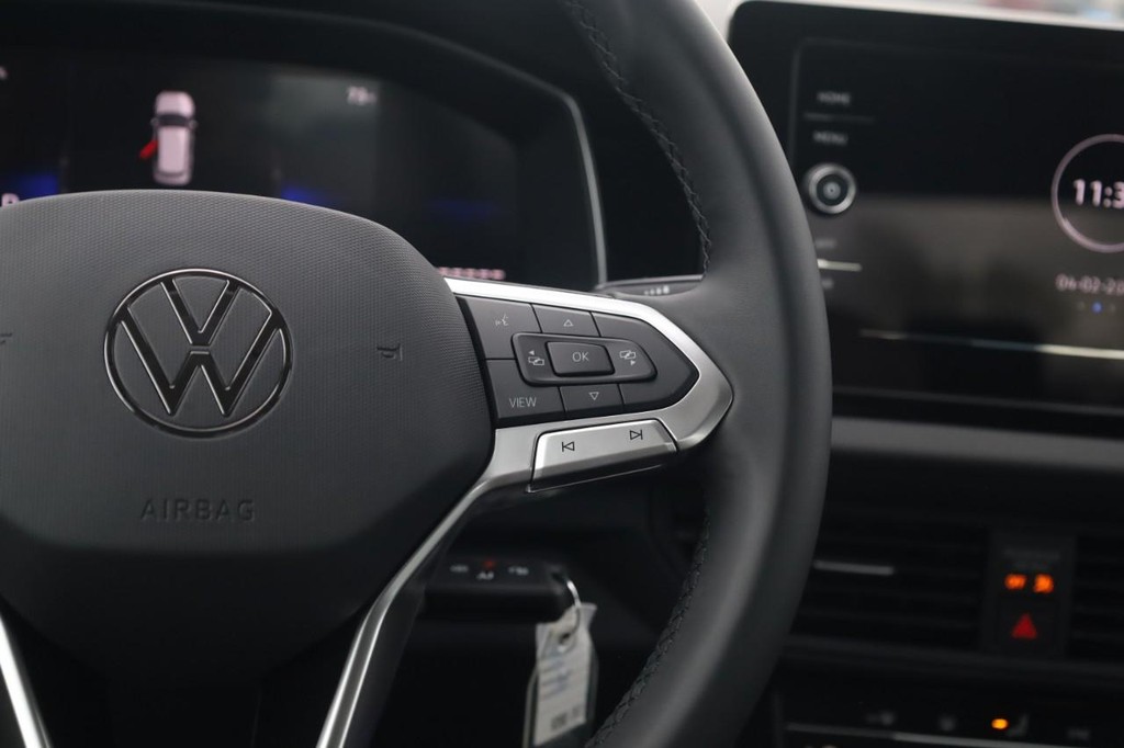 Volkswagen Jetta Vehicle Full-screen Gallery Image 9