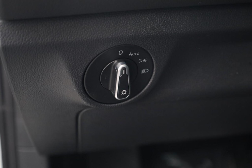 Volkswagen Jetta Vehicle Full-screen Gallery Image 13