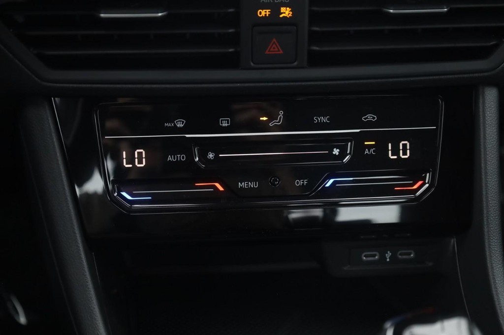 Volkswagen Jetta Vehicle Full-screen Gallery Image 17