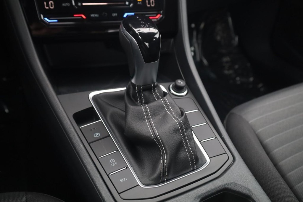 Volkswagen Jetta Vehicle Full-screen Gallery Image 19