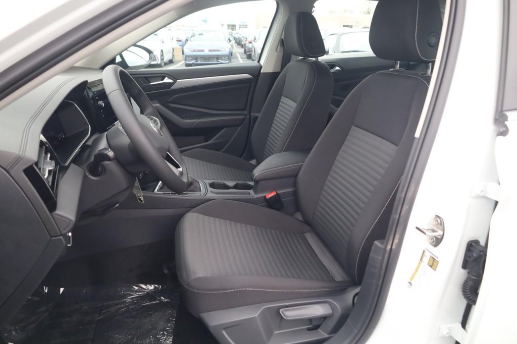 Volkswagen Jetta Vehicle Full-screen Gallery Image 20