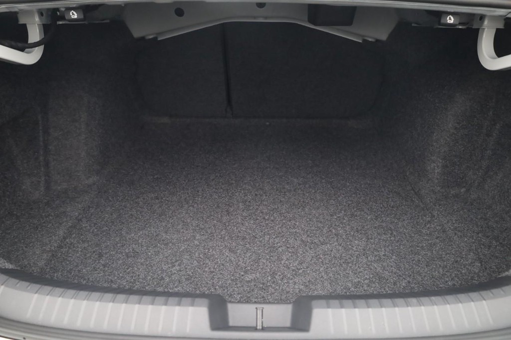 Volkswagen Jetta Vehicle Full-screen Gallery Image 23