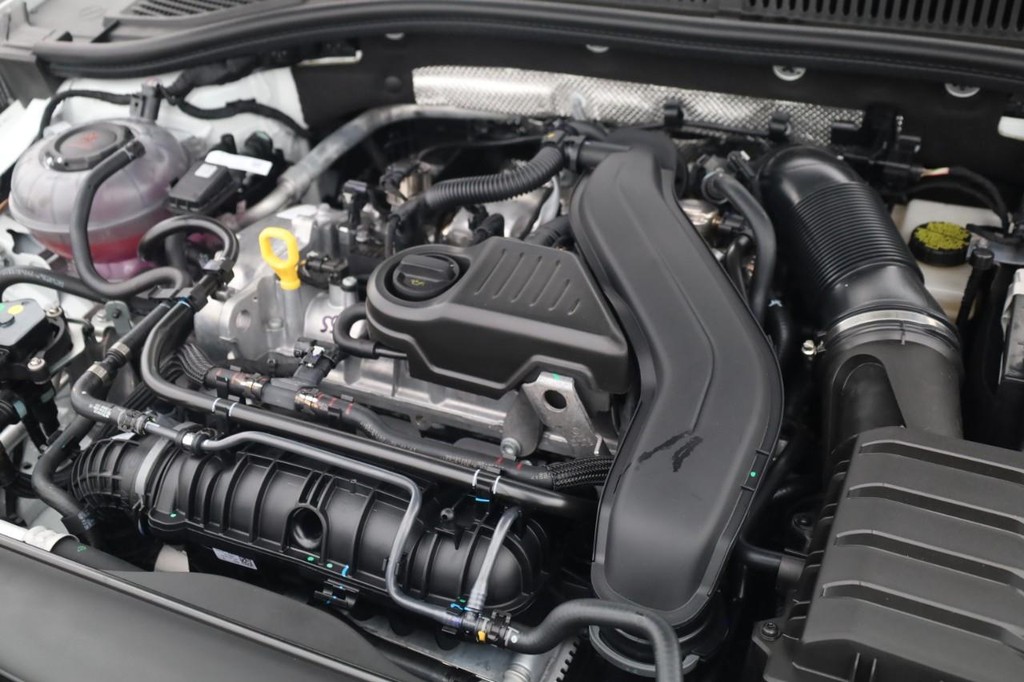 Volkswagen Jetta Vehicle Full-screen Gallery Image 24