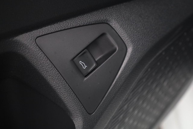 Volkswagen Jetta Vehicle Image 12