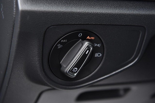 Volkswagen Atlas Cross Sport Vehicle Image 11