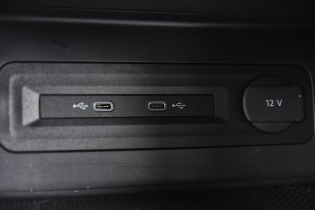 Volkswagen Atlas Cross Sport Vehicle Image 16