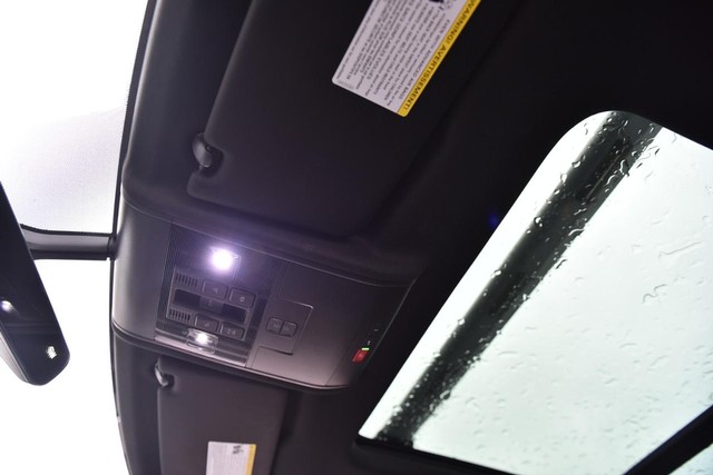 Volkswagen Atlas Cross Sport Vehicle Image 21