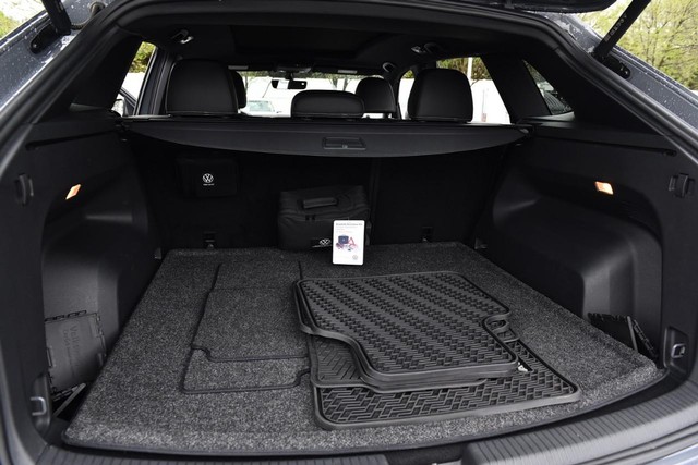 Volkswagen Atlas Cross Sport Vehicle Image 25