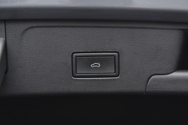 Volkswagen Atlas Cross Sport Vehicle Image 26