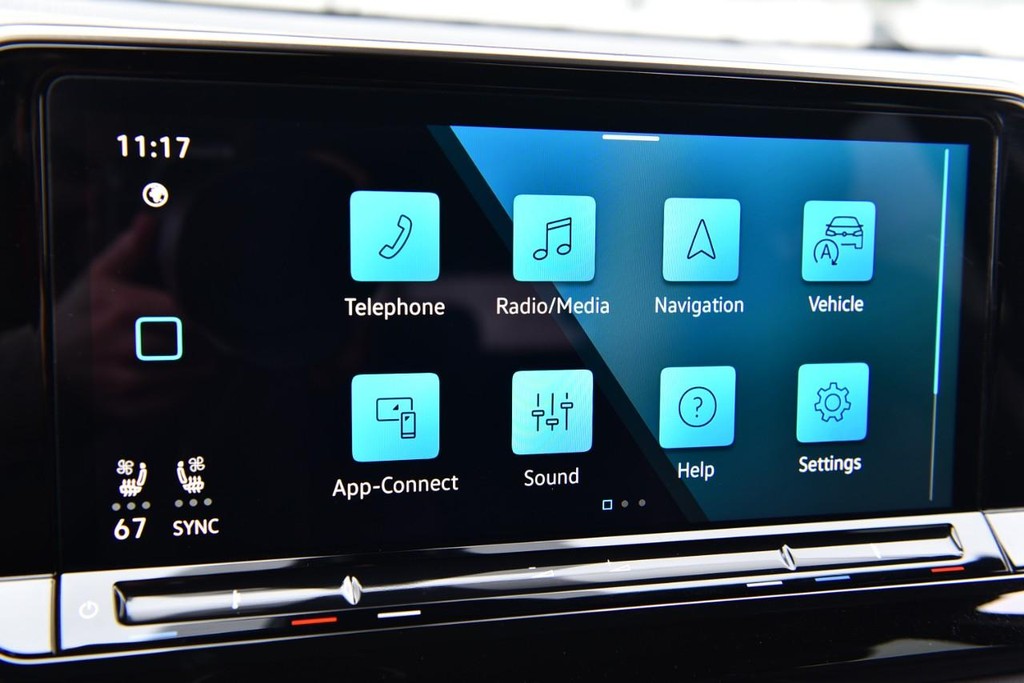 Volkswagen Atlas Cross Sport Vehicle Full-screen Gallery Image 14