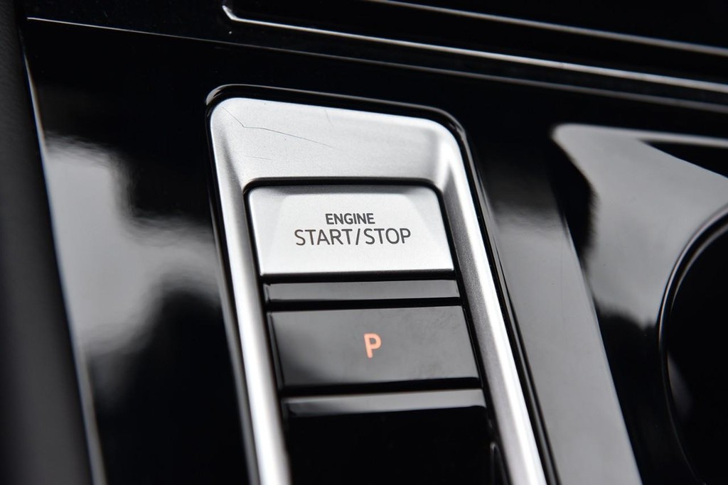 Volkswagen Atlas Cross Sport Vehicle Full-screen Gallery Image 17