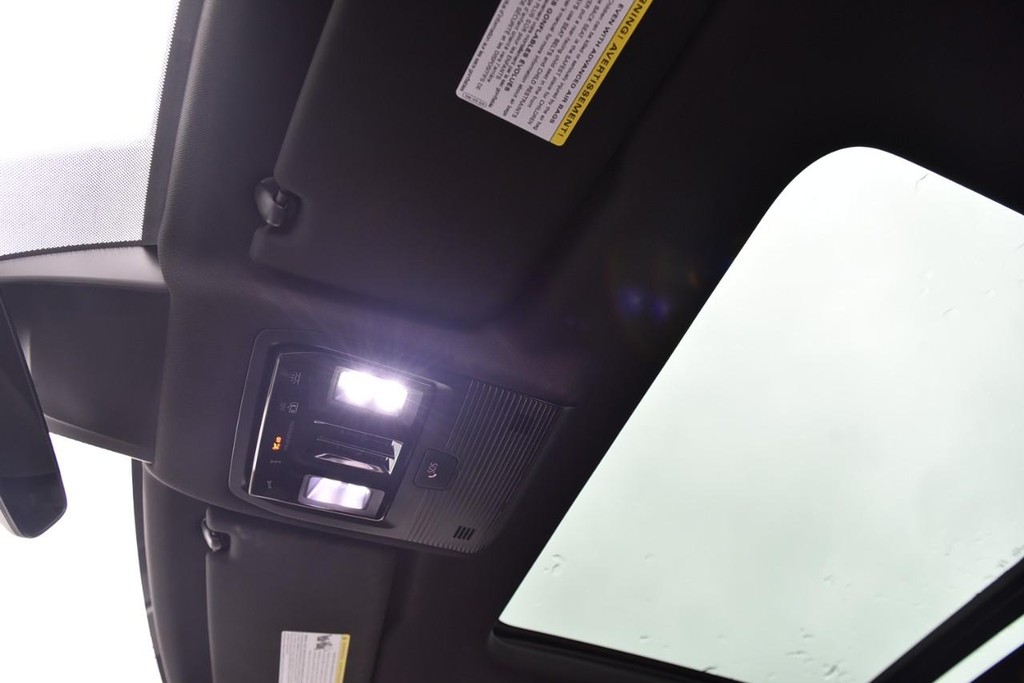 Volkswagen Atlas Cross Sport Vehicle Full-screen Gallery Image 21