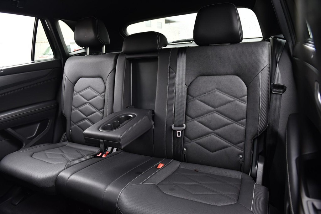 Volkswagen Atlas Cross Sport Vehicle Full-screen Gallery Image 22