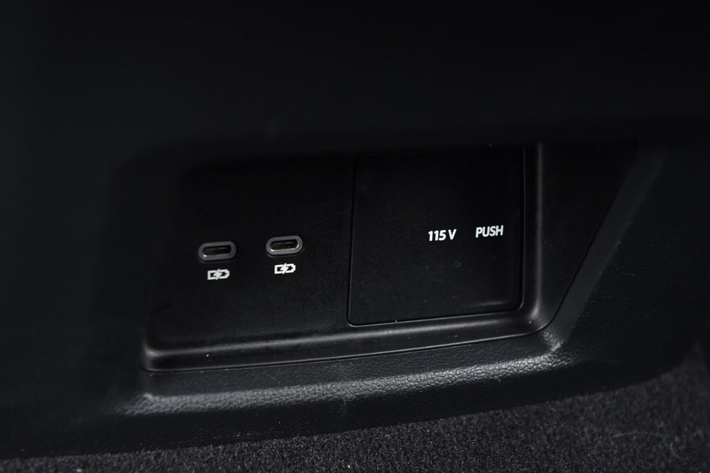 Volkswagen Atlas Cross Sport Vehicle Full-screen Gallery Image 24