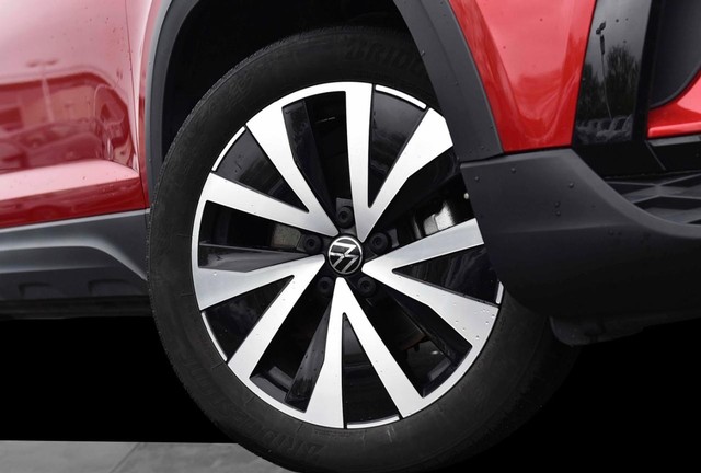 Volkswagen Taos Vehicle Image 03
