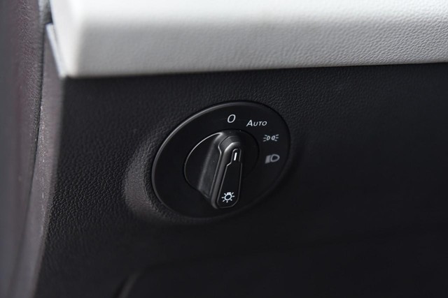 Volkswagen Taos Vehicle Image 11