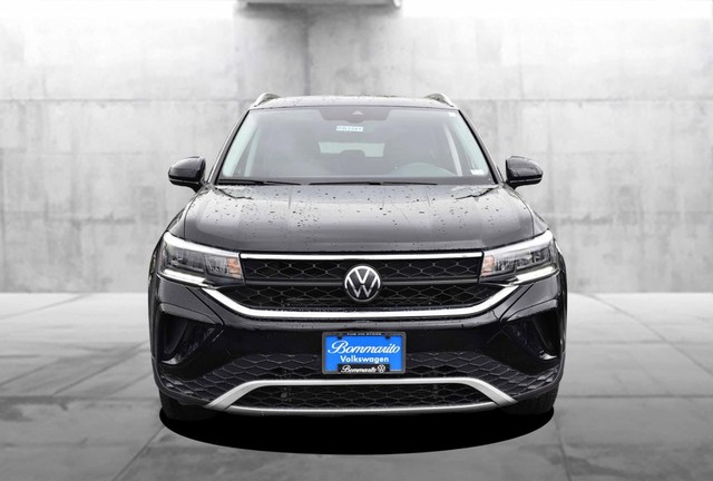 Volkswagen Taos Vehicle Image 04