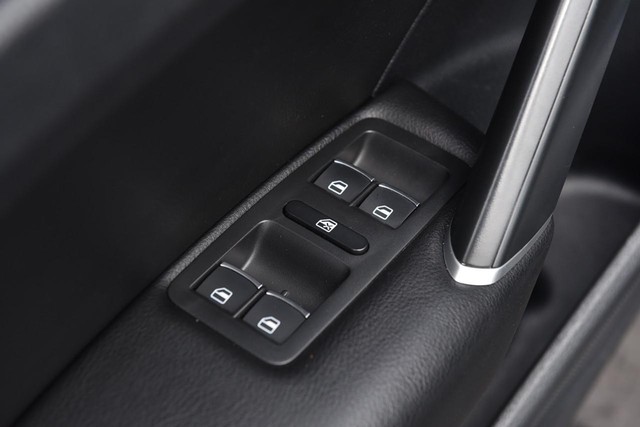 Volkswagen Passat Vehicle Image 08