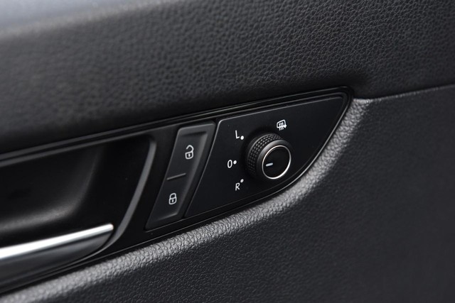 Volkswagen Passat Vehicle Image 10
