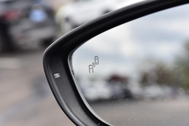 Volkswagen Passat Vehicle Image 11