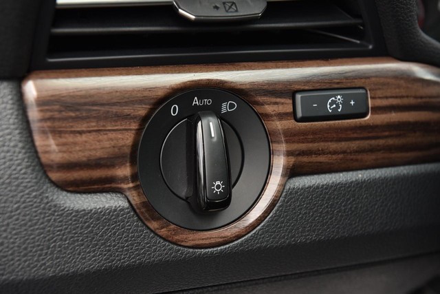 Volkswagen Passat Vehicle Image 12
