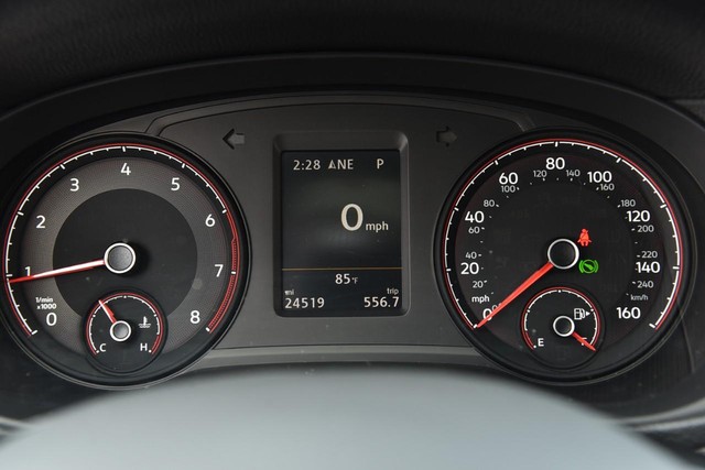 Volkswagen Passat Vehicle Image 13