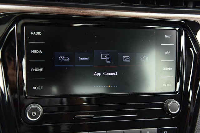 Volkswagen Passat Vehicle Image 15