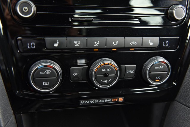 Volkswagen Passat Vehicle Image 16