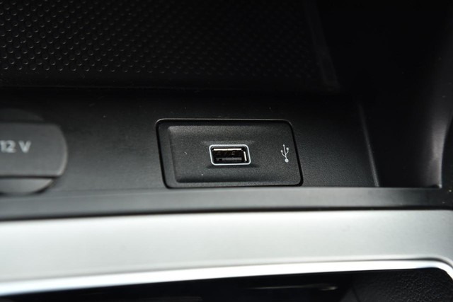 Volkswagen Passat Vehicle Image 17