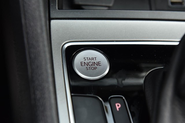 Volkswagen Passat Vehicle Image 18