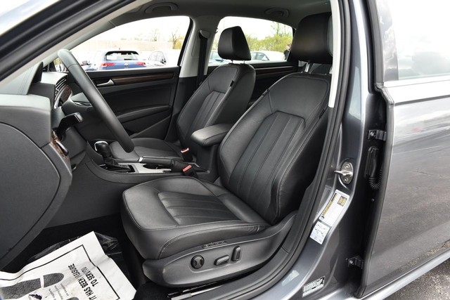 Volkswagen Passat Vehicle Image 21