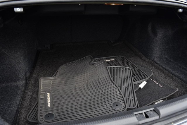 Volkswagen Passat Vehicle Image 26