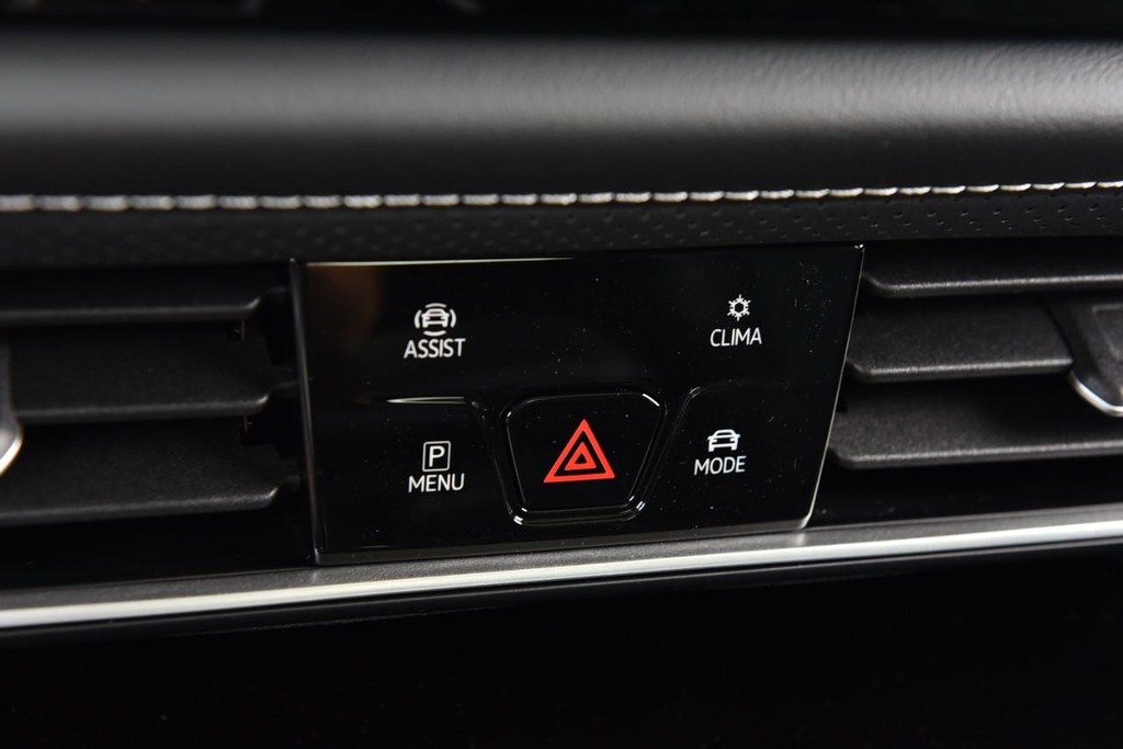 Volkswagen Atlas Vehicle Full-screen Gallery Image 14