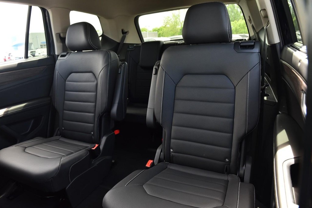 Volkswagen Atlas Vehicle Full-screen Gallery Image 21